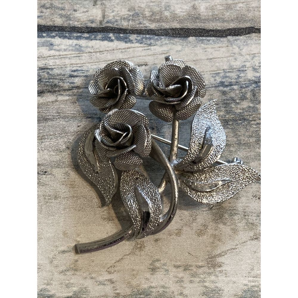 Vintage Coro Flower Bouquet Silver Tone Leaves & Roses Textured Brooch Pin 1.5"
